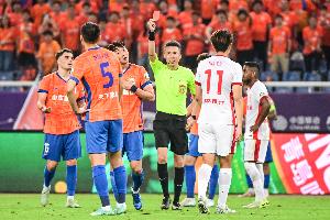 泰山本赛季7张红牌中超第1，近5轮吃3张直红＆连场有队员直红