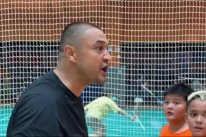 指导小球员！西热力江：怕什么对抗？篮球场敢拼敢打才是答案