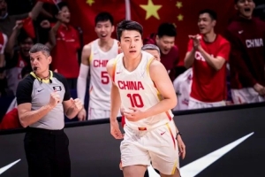 时隔10年全胜出线，中国男篮收获了什么？