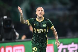 媒体人：国安超低速传控看得都累 浙江队米特里策推进太没障碍