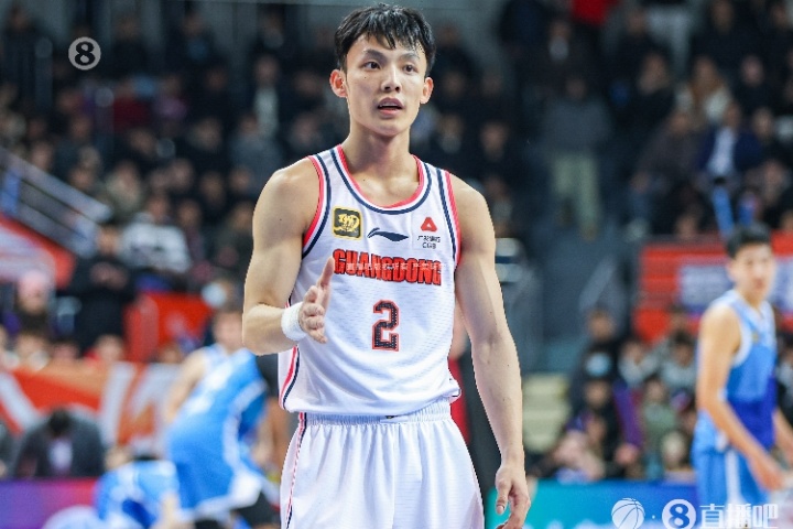 女网友：徐杰与某女士相互绿相互骗徐杰顶绿帽子与她出国游