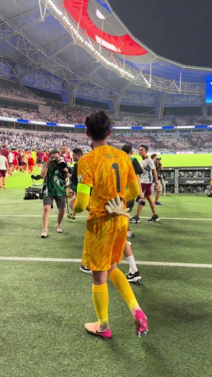 颜骏凌：避免陷入舆论纷争所以拉了武磊，避开踩队徽也是尊重对手