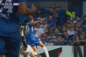 库比斯抱摔佩德罗被罚下，本场乌龙+直红！米兰少打一人0-2落后