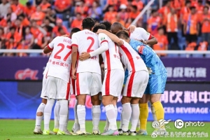 亚泰将士返回长春 全力备战主场保级决战