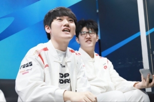 TES发布对阵WBG赛场VLOG：我的灵蕴拳可不是面团捏的！继续加油！