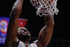 无缘亚洲杯八强！媒体人：除了杰弗森 约旦不能还靠37岁的塔克吧