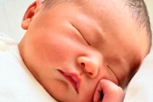 邹阳妻子水亦诗回顾近一年生活：亲爱的女儿 欢迎来到美丽新世界