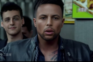 AI换脸《特殊身份》追梦版大声发毫无违和感 吉米库里KD同台飚戏