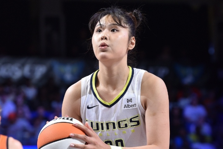 小宝复苏了！李月汝轰下20分创WNBA生涯纪录 进关键2+1避免被翻盘