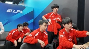 TES登峰组首轮仅负BLG 你认为他们的次轮赛程能否依旧顺利？