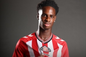 官方：桑德兰与18岁青训前锋特雷-奥贡苏伊续约至2028年