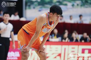 杨曦皓：职业队里每个位置都有实力强劲的球员 随时可能被替代