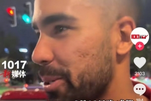 接地气！记者偶遇德尔加多赛后等网约车，后者流利中文喊亚冠加油