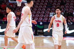 媒体人：若非下半场吹罚离谱分差会更大 胡金秋王俊杰最让人心安