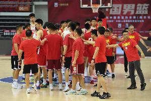 苏群：这仗中国队斗志外线防守满分进攻不及格 下半场攻联防不好