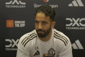 阿莫林：塞斯科准备好了，他会是曼联长期主力，是否首发拭目以待