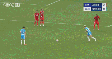 差一点十分角！第40分钟，纳萨里奥任意球直接打门，皮球击中门框