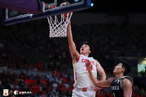 澎湃新闻：从“被吼”到“强到尿检” 王俊杰是中国男篮的答案吗