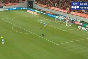 上半场补时第4分钟，莱昂纳多单刀破门，海港3-0领先河南