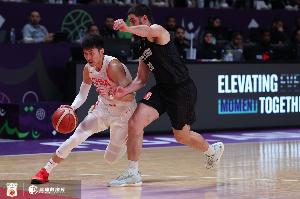 媒体人：今天比赛转折点 是廖三宁末节2个边线突破和1个高位挡拆