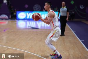 媒体人：与其让球员去NBL拿超低薪水历练 不如让澳洲后卫来CBA