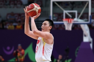 手感回暖！胡明轩首节4分钟2投2中贡献5分 三分1中1