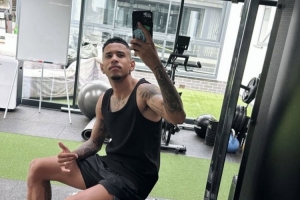 萨维尼奥晒健身房自拍照，罗马诺：热刺仍在积极商谈他的转会