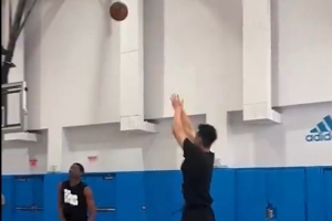 加油！崔永熙社媒：今天第一次进行5对5 ACL伤势恢复70%❤️