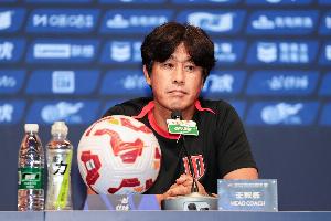 徐正源：三线作战对板凳深度要求非常高，轮换首发是不得已的选择