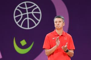 苏群：中国男篮撕咬澳大利亚 利用两名中锋做点文章 结果不好说