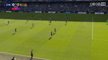 错失绝杀！桑托斯无人防守打门离谱高出，场边的马雷斯卡抱头无奈