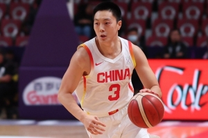 体坛周报：一分惜败澳大利亚摘银！中国男篮在遗憾中昂首离开