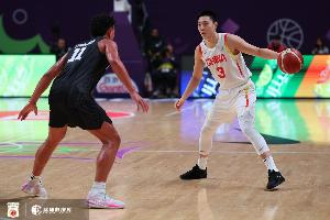 张佳玮：第二节后半段纯天赋差距 中国打得没问题 但澳洲纯粹硬上