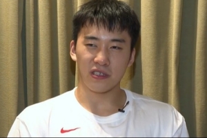 王俊杰：中国男篮每场都是拼出来的 大哥们都给了我很多建议