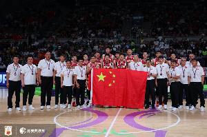 中国男篮热血表现再次引爆朋友圈！晒晒你的朋友圈截图吧！