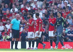 胡珀判罚合集：枪手破门引争议 姆贝莫肘击&库尼亚禁区倒地无判罚