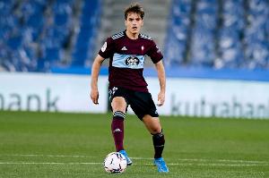 记者：塞尔塔准备签回丹尼斯-苏亚雷斯，但需清理球员腾出空间