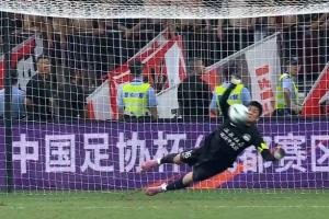 王国明扑出莱切特第五罚！河南客场点球大战淘汰蓉城，首进决赛