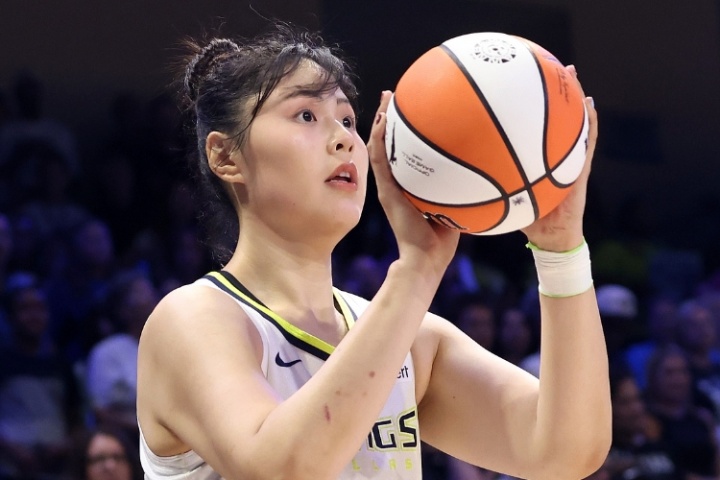 膝盖受伤！媒体人：李月汝拍了片子 队医预计至少需要休息6周