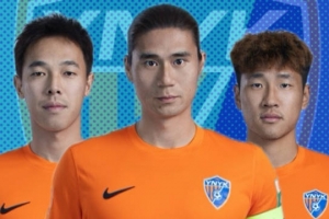 云南玉昆球员赵宇豪、叶楚贵、张宸梁一起来唠嗑