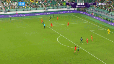 还以颜色！杨立瑜头球攻门顶正，马镇将球扑住