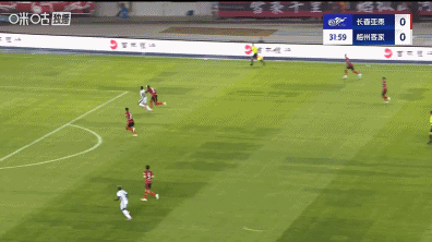 足协评议：亚泰vs梅州罗德里戈禁区里倒地，没有吹罚犯规判罚正确