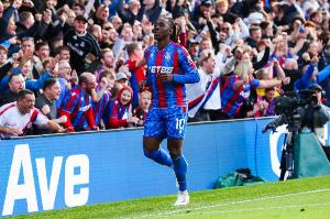 独立报：阿森纳8月初就与水晶宫谈妥埃泽，哈弗茨受伤加速了转会