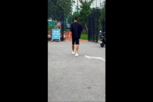 博主：国安下午开始备战与三镇的比赛，吴少聪、李磊现身训练场