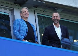 足坛转会给伯利玩穿了！切尔西买人不为自用，1-2年转手挣1000万+