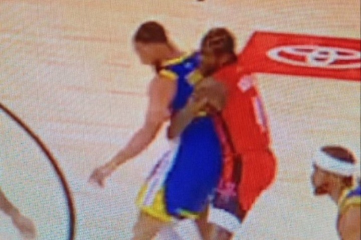 韦德谈勇火系列赛:我喜欢裁判不吹哨 但有些动作对库里不吹太离谱