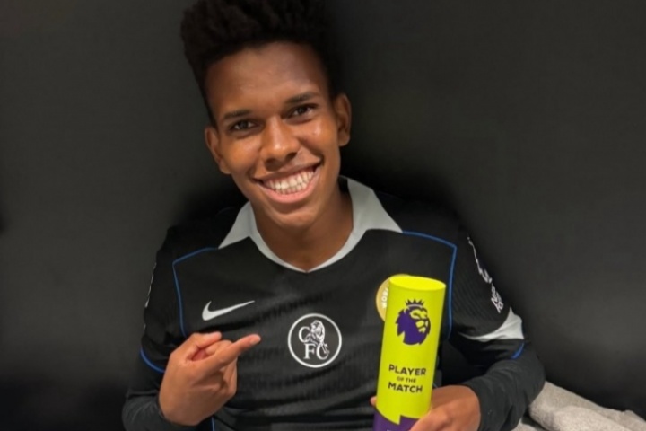 小孩哥！18岁埃斯特旺顶替受伤的帕尔默出战 首次英超首发就拿MVP