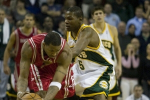 夸梅：麦迪你个一碰就倒的软蛋还碰瓷科比？科比在世时你咋不敢说