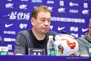 斯卢茨基：李可和路易斯都出现了伤病，于汉超今天的表现非常出色