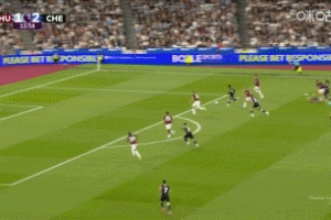 埃斯特旺带球推进后传中，恩佐门前推射进球